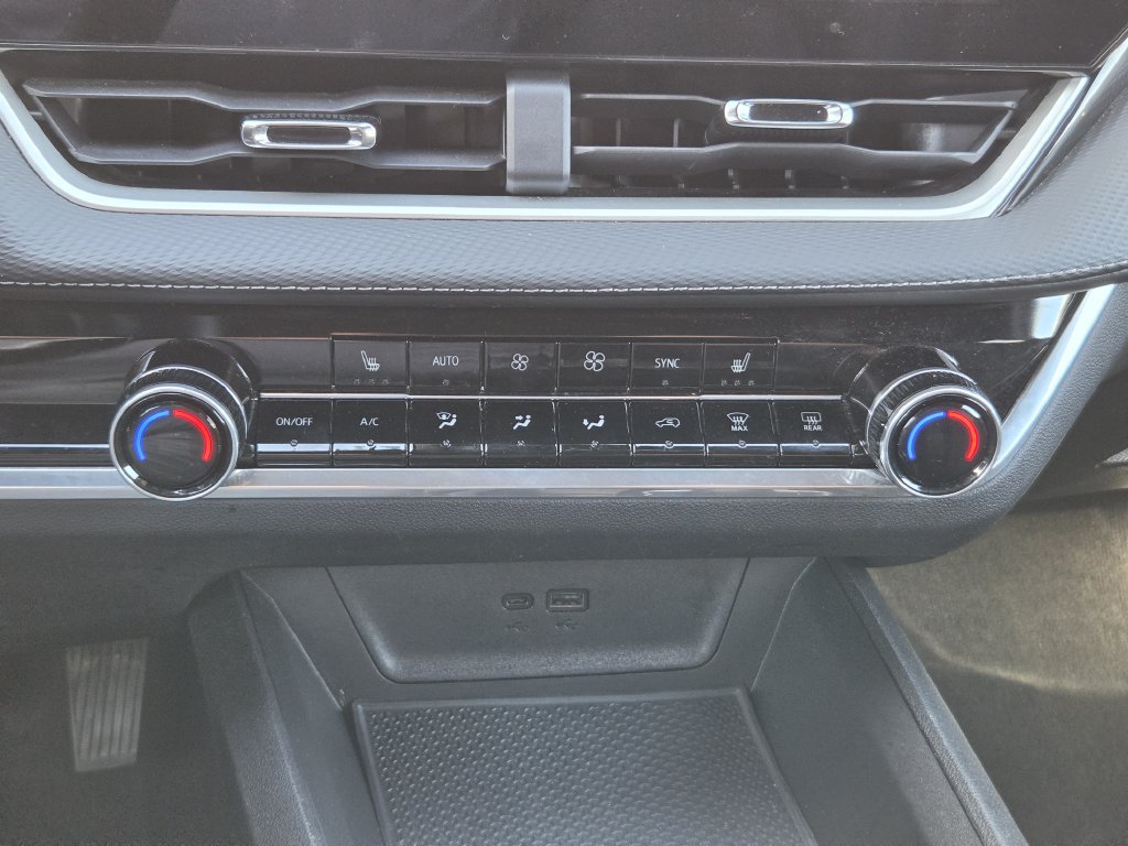 Used 2025 Chevrolet Equinox LT w/ Convenience Package II FWD image 18
