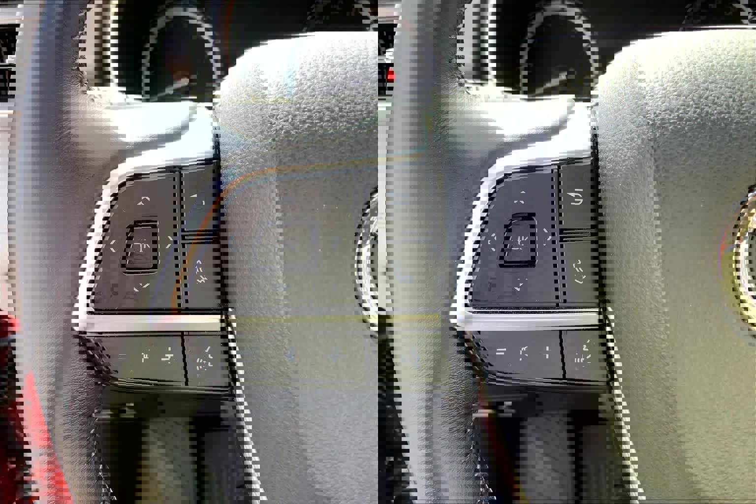 Used 2021 Toyota Highlander XLE FWD image 24