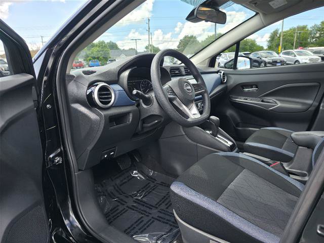 Used 2025 Nissan Versa SV w/ Trunk Package FWD image 2