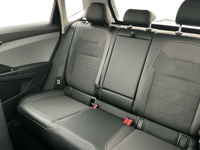 Used 2022 Volkswagen Taos SE image 16