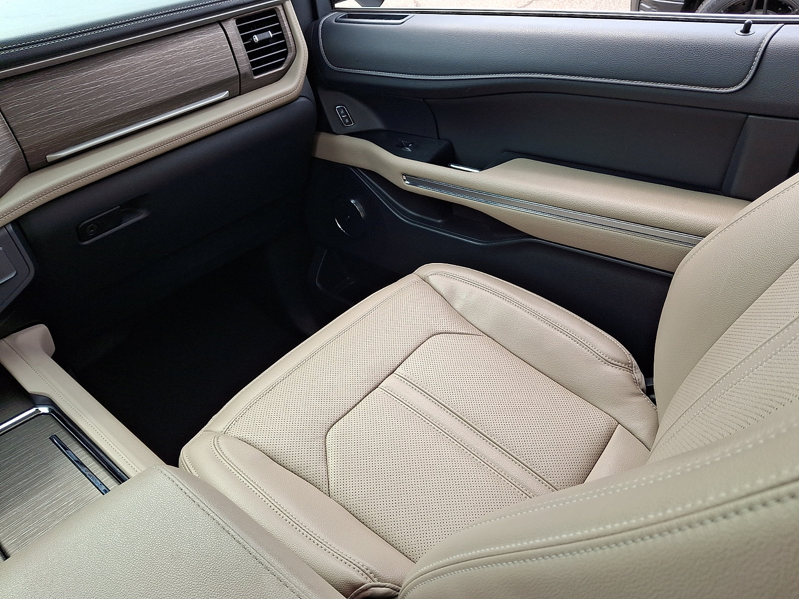 Certified 2023 Ford Expedition Limited AWD/4WD image 15