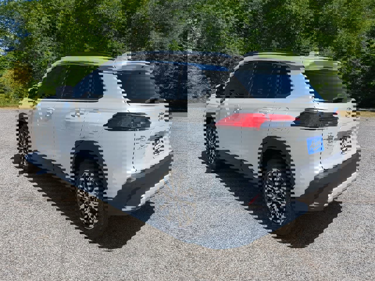 Used 2023 Toyota Corolla Cross XLE w/ Convenience Package image 2