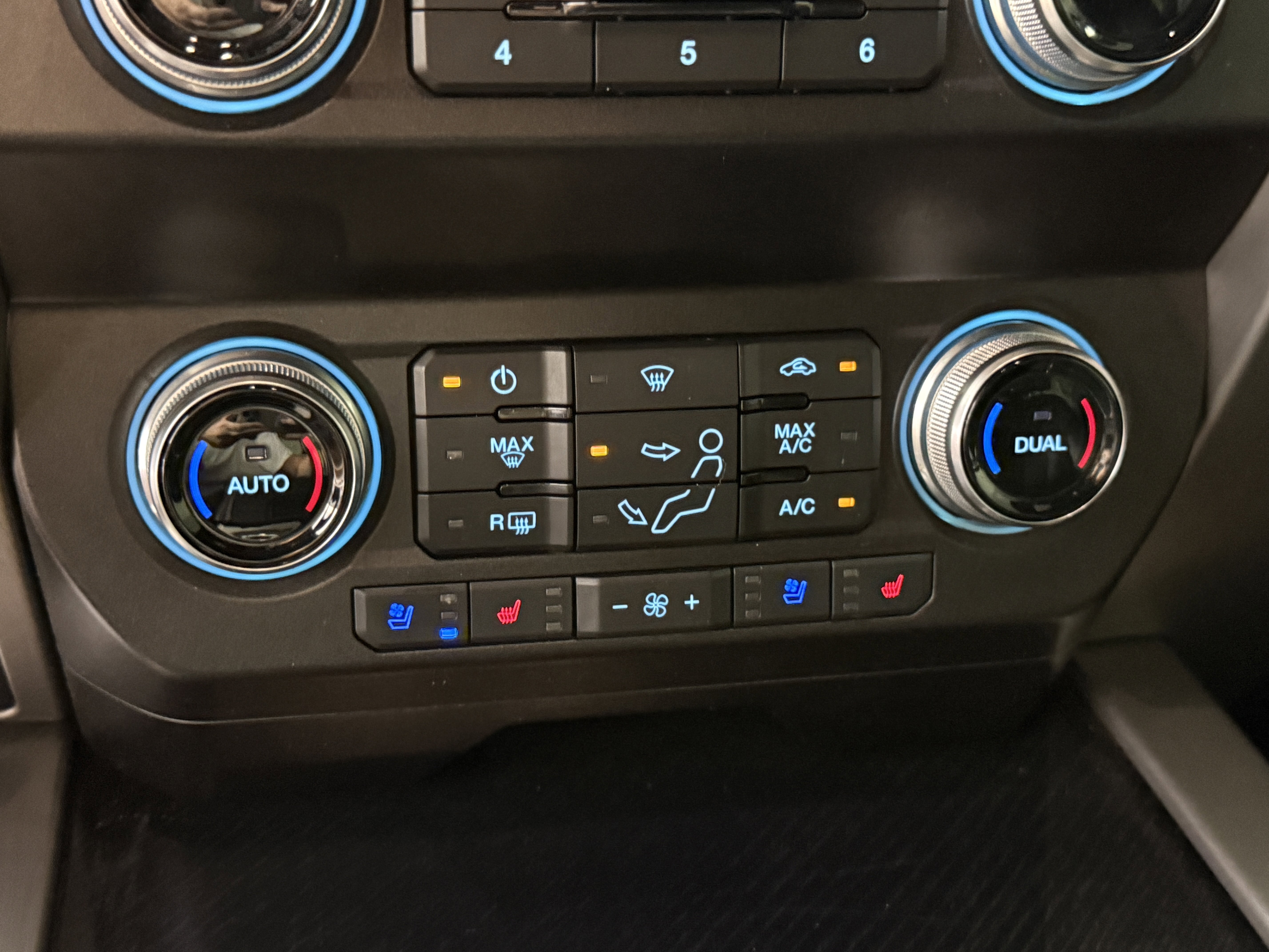 Certified 2020 Ford F250 Platinum w/ FX4 Off-Road Package image 22