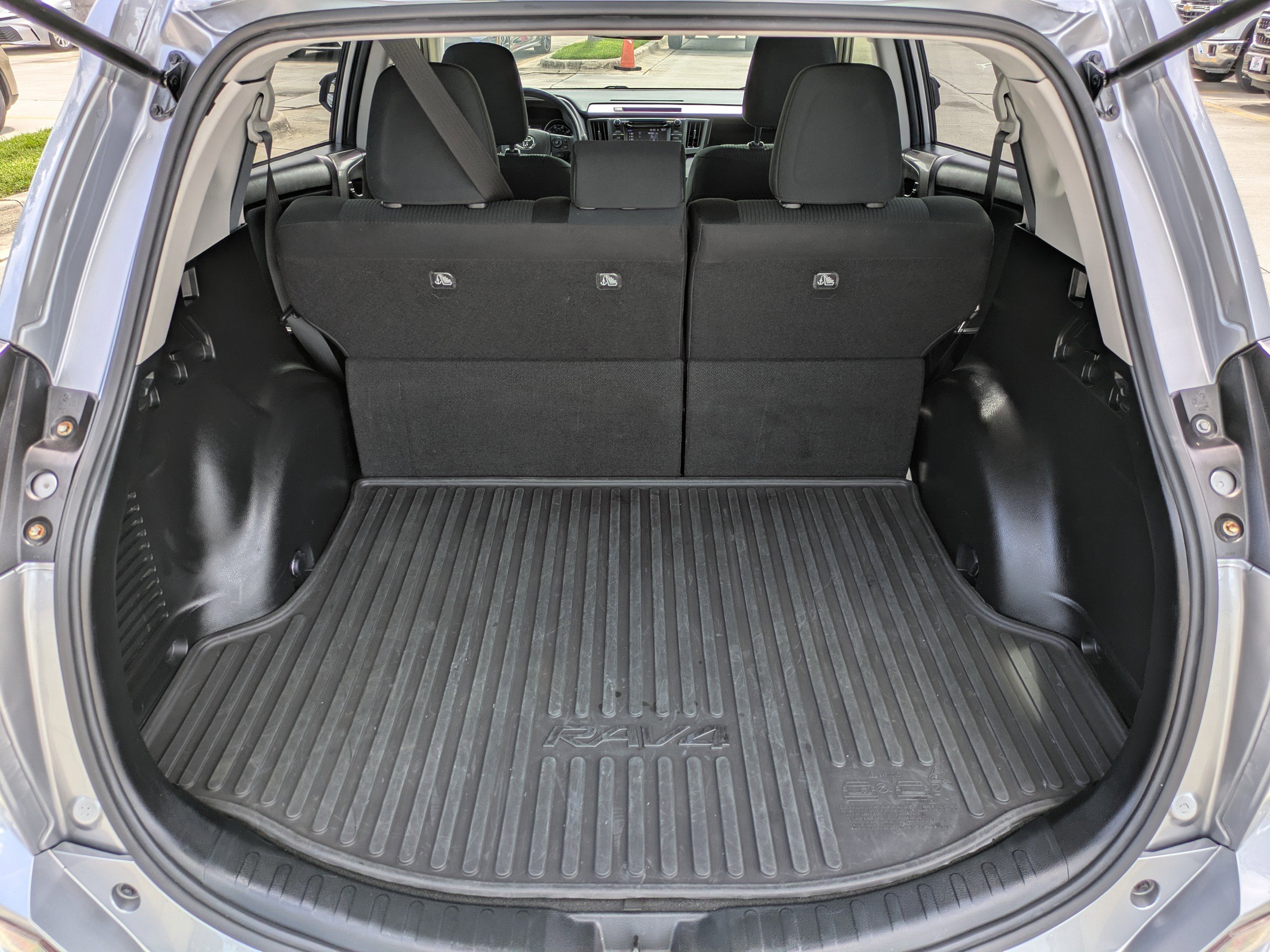 Used 2018 Toyota RAV4 LE w/ All Weather Liner Package FWD image 13