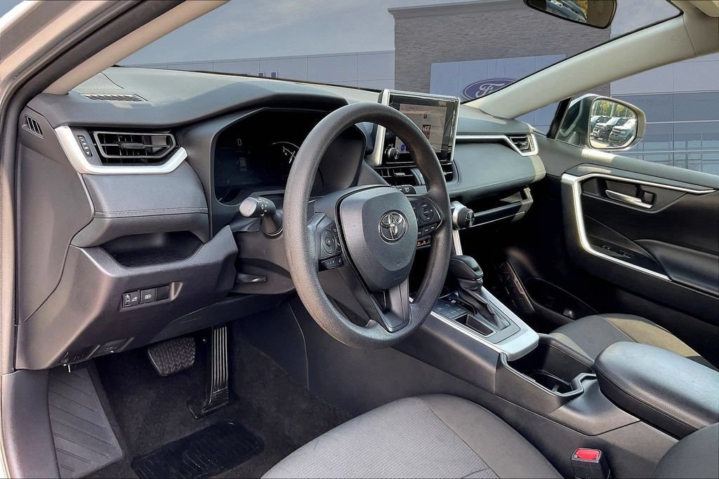 Used 2025 Toyota RAV4 XLE FWD image 17