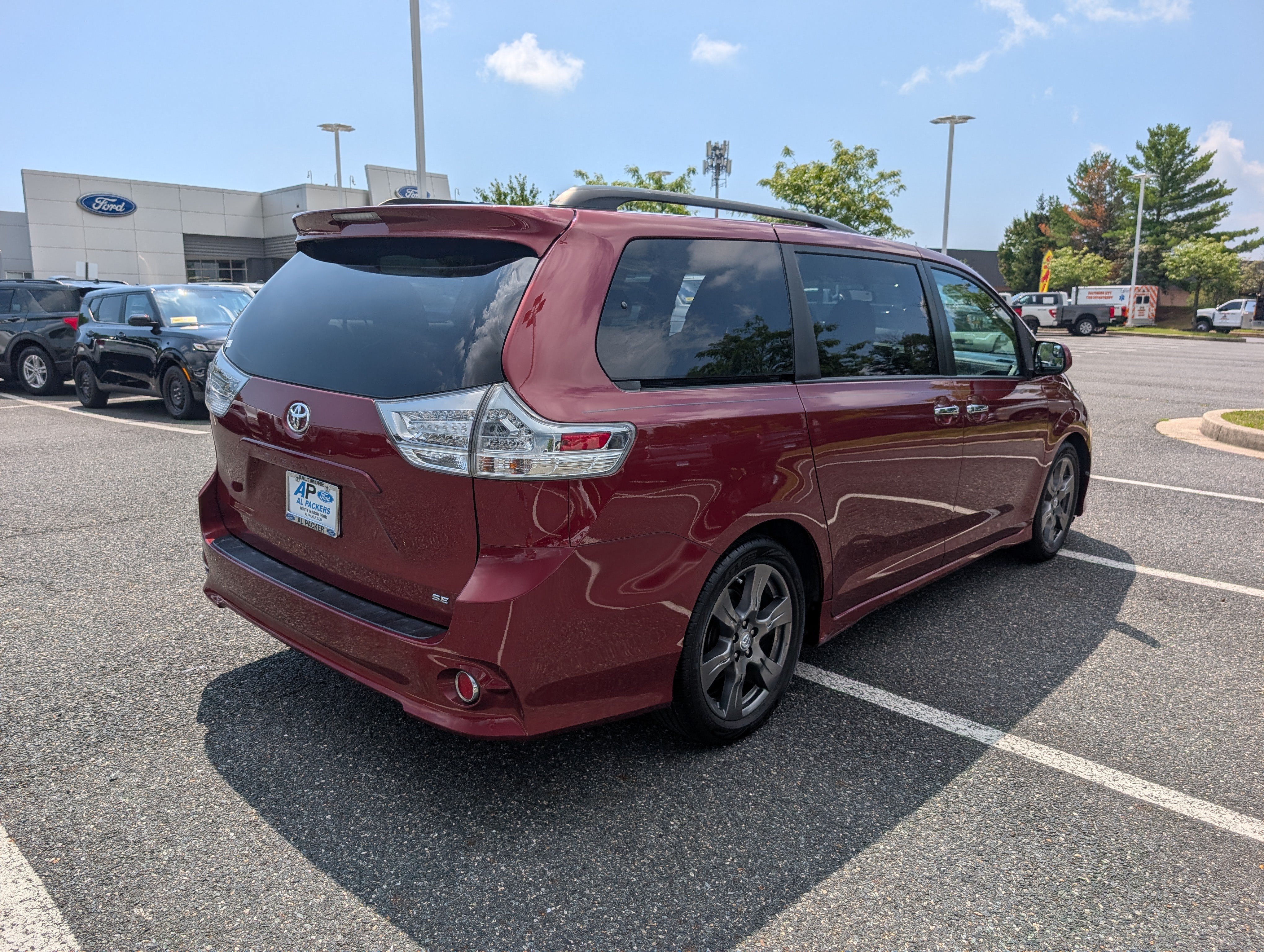 Used 2017 Toyota Sienna SE Premium FWD image 3