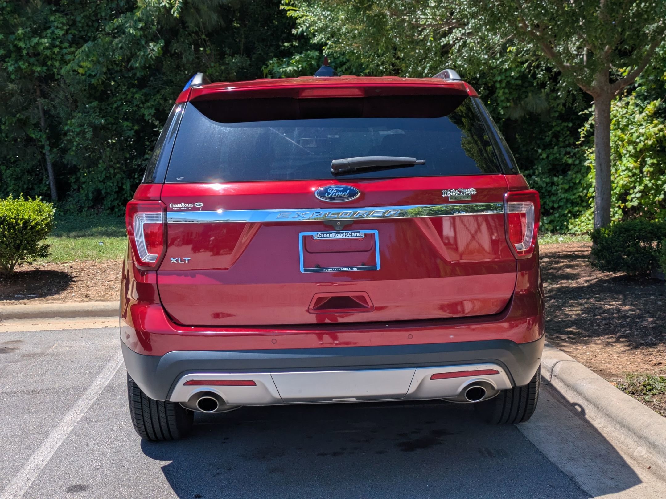 Certified 2017 Ford Explorer XLT FWD image 4