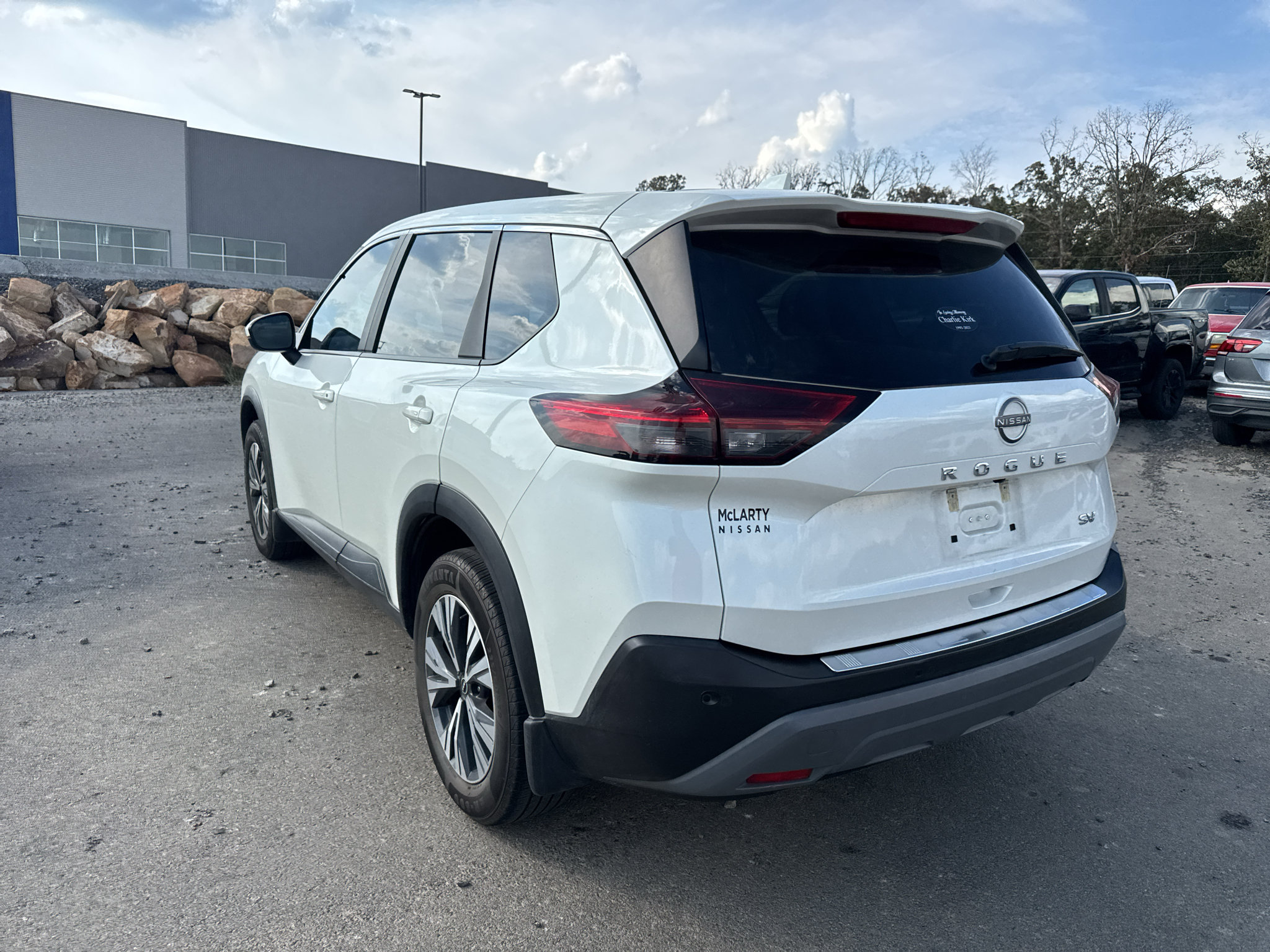 Used 2023 Nissan Rogue SV FWD image 8