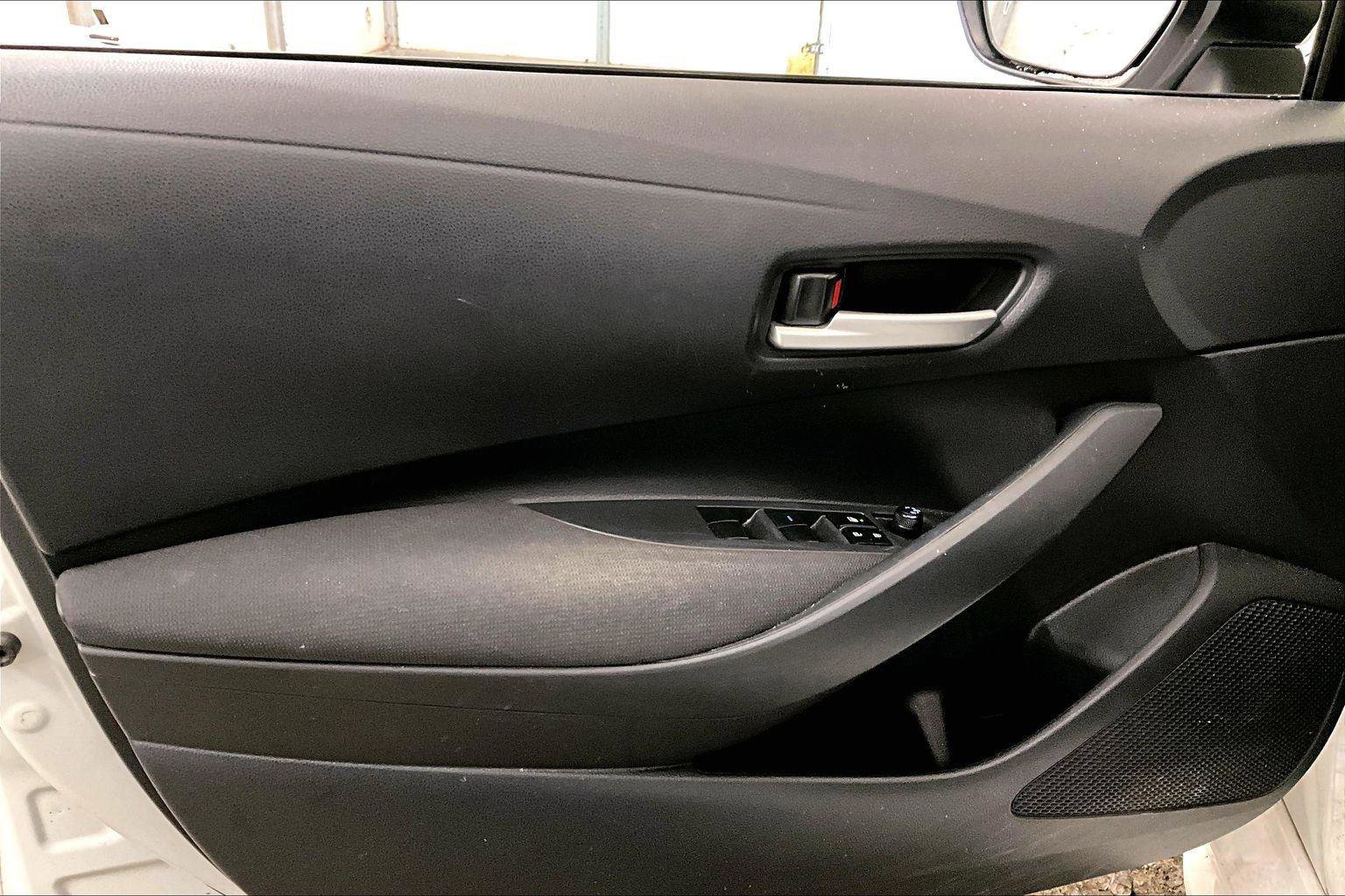 Used 2020 Toyota Corolla LE image 22