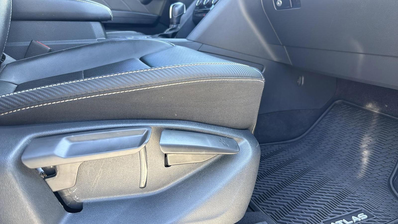 Used 2022 Volkswagen Atlas Cross Sport SE image 24