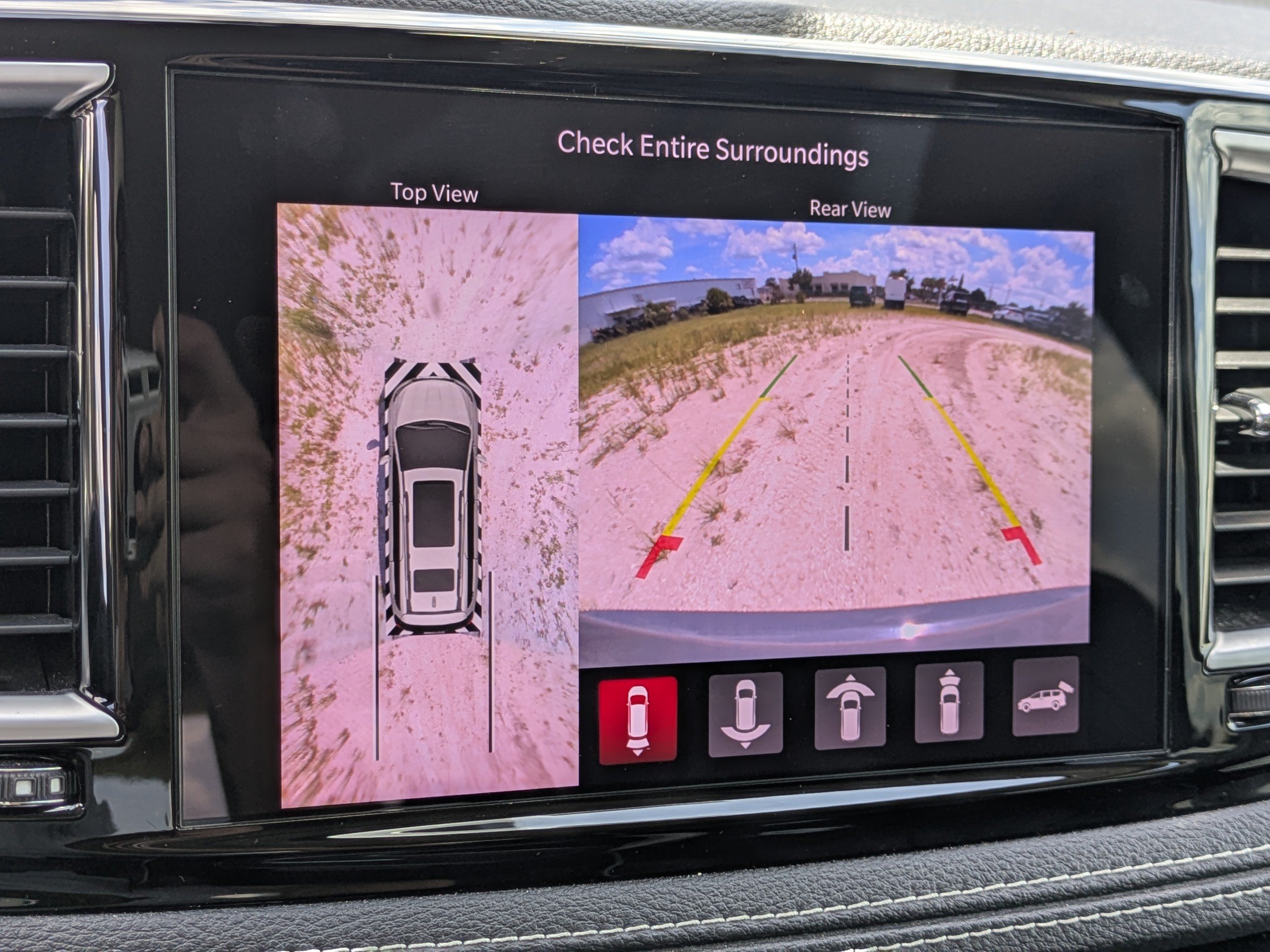 Used 2022 Chrysler Pacifica Limited FWD image 28
