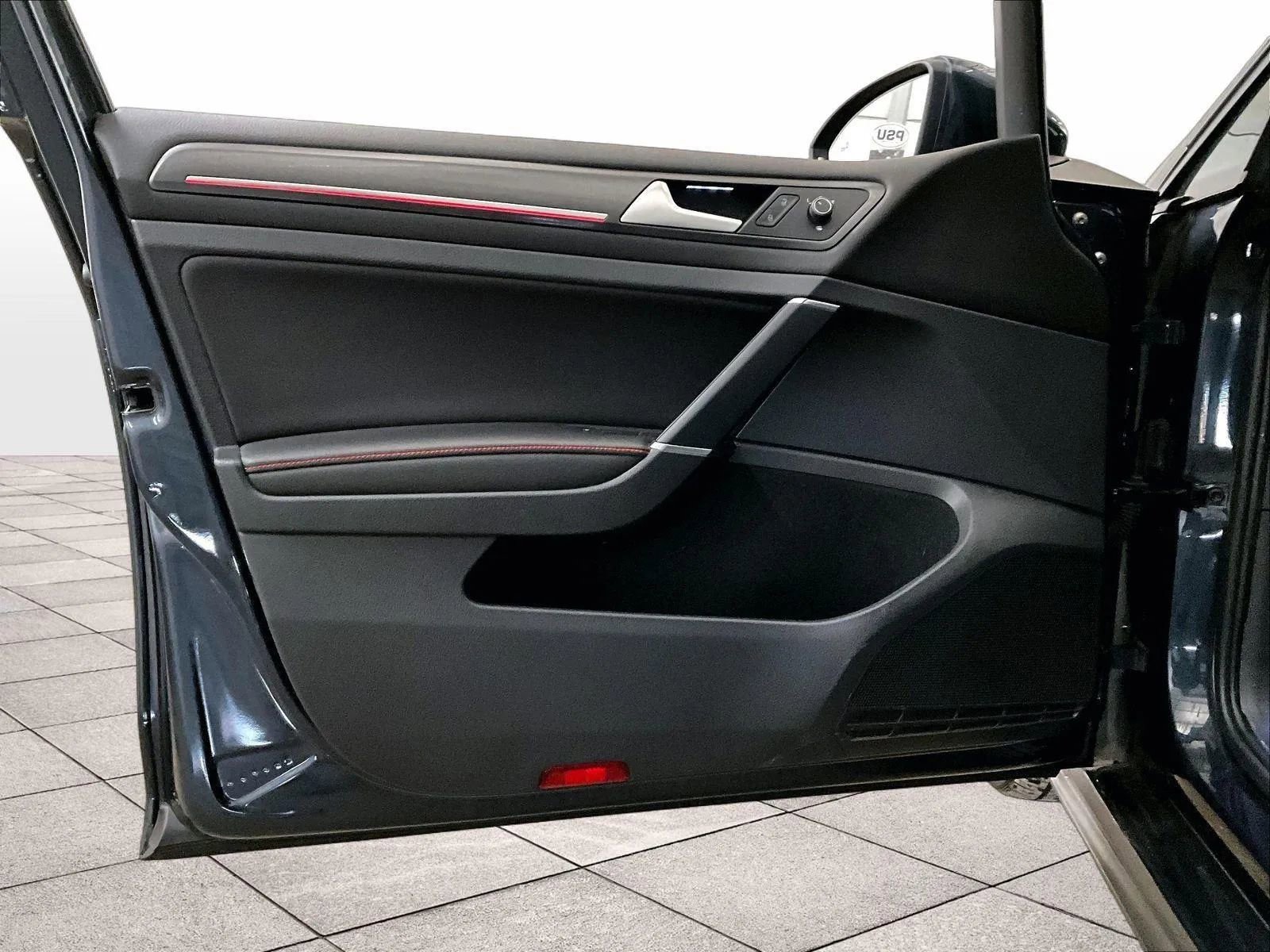 Used 2019 Volkswagen Golf S FWD image 22