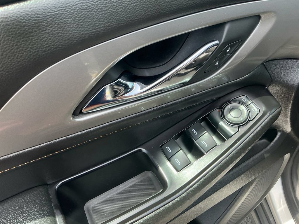Used 2018 Chevrolet Traverse LT FWD image 16