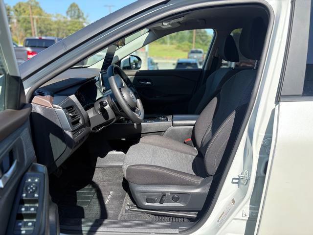 Used 2023 Nissan Rogue SV AWD/4WD image 12