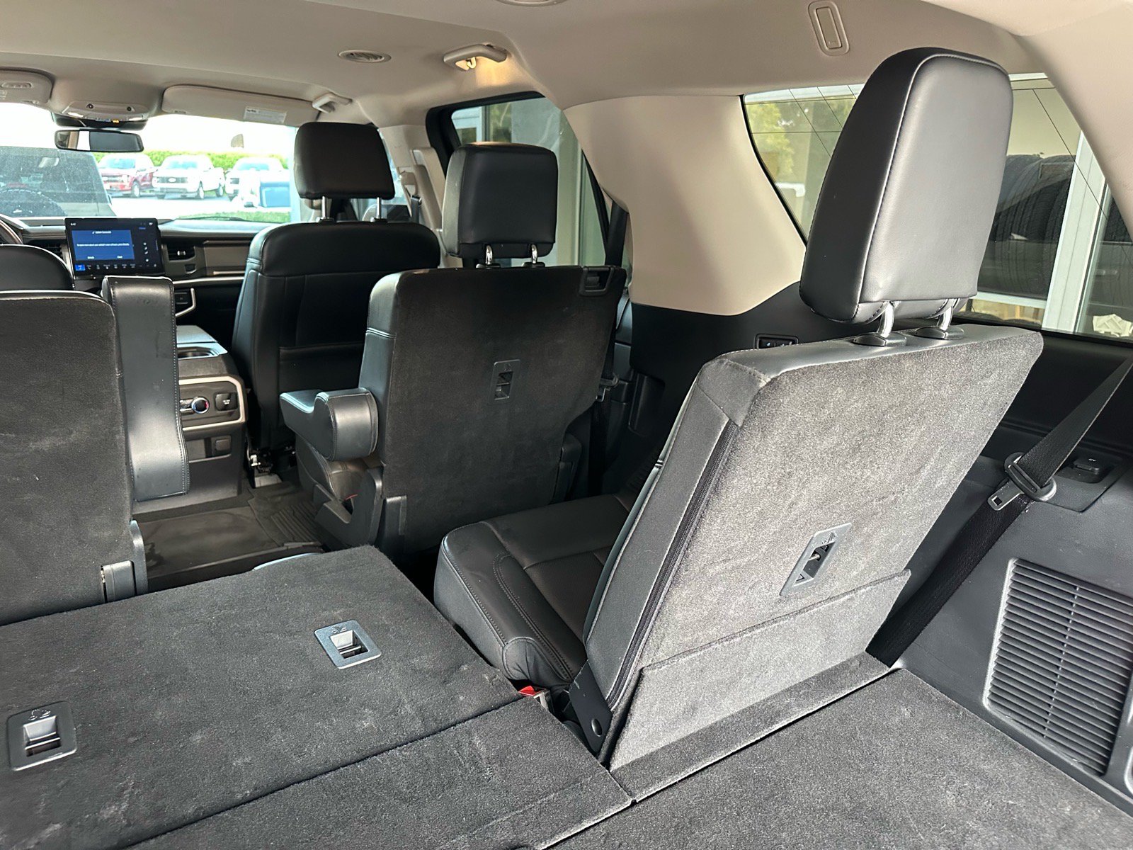 Certified 2024 Ford Expedition XLT RWD image 24