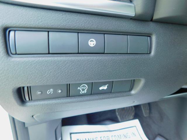 Used 2026 Nissan Rogue SV AWD/4WD image 16