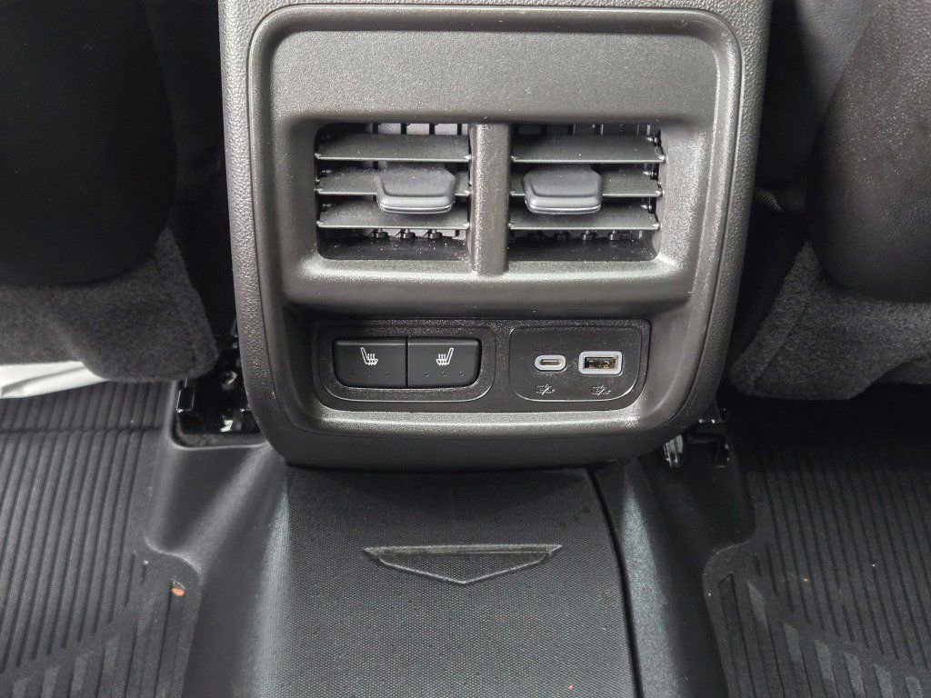 Used 2021 Cadillac XT4 Premium Luxury w/ Cold Weather Package image 18