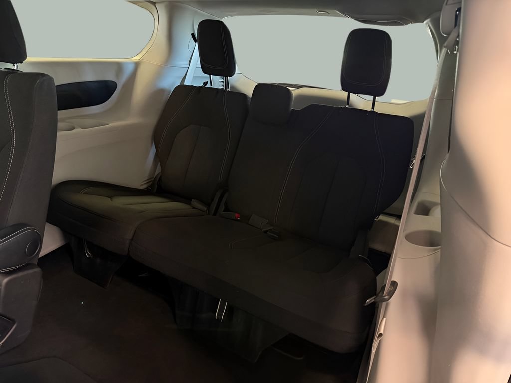 Used 2023 Chrysler Voyager LX FWD image 17