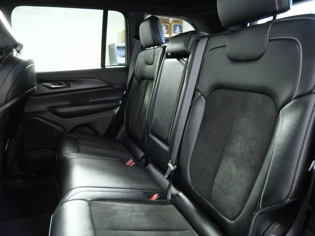 Used 2024 Jeep Grand Cherokee Altitude AWD/4WD image 14