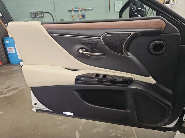 Used 2024 Lexus ES 350 Ultra Luxury w/ Accessory Package (Z2) FWD image 28