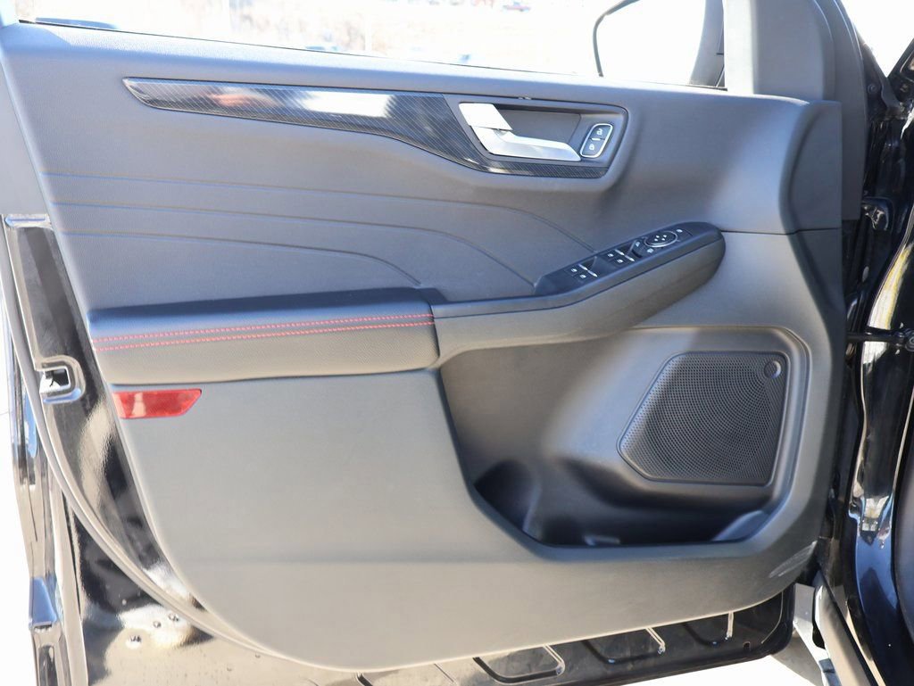 Certified 2025 Ford Escape ST-Line image 21