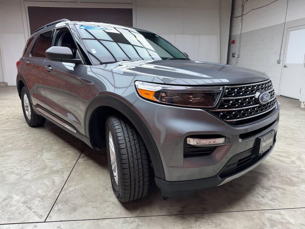 Certified 2023 Ford Explorer XLT w/ Equipment Group 202A AWD/4WD image 7