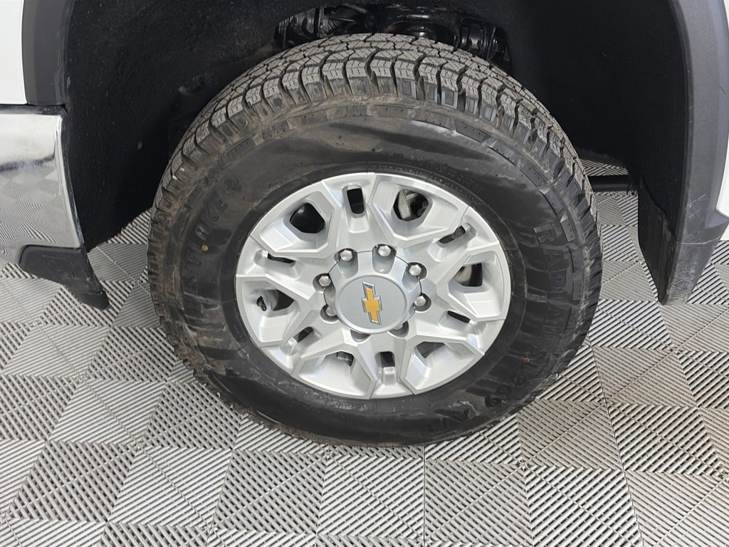 Used 2024 Chevrolet Silverado 3500 LT image 8