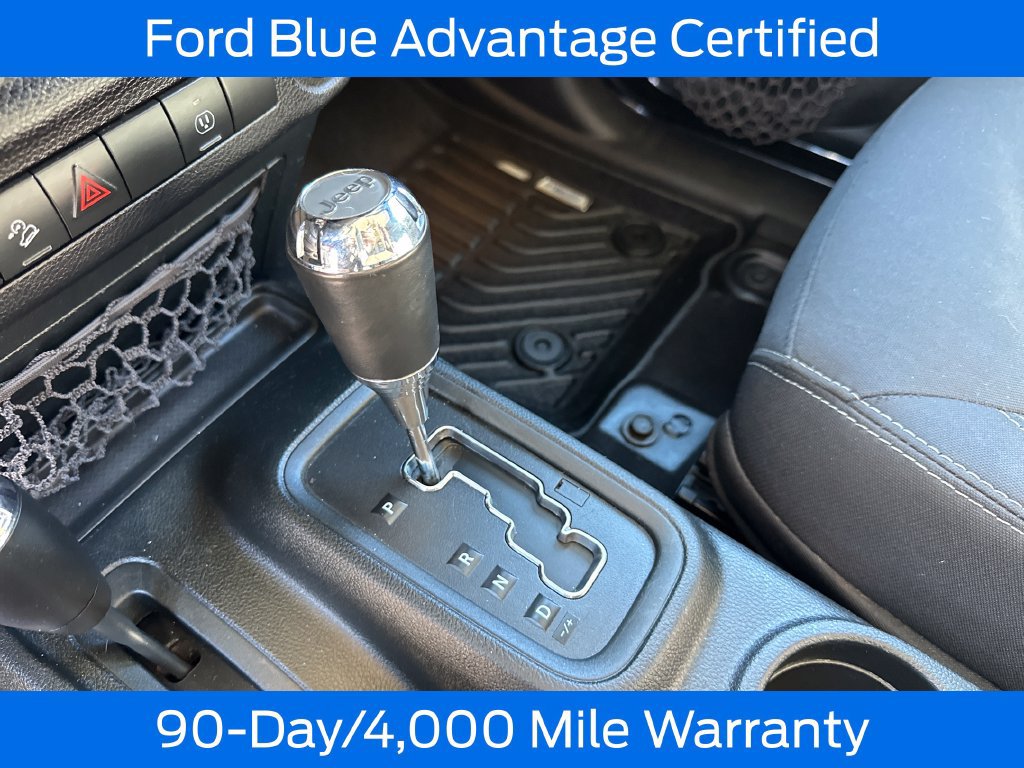 Used 2018 Jeep Wrangler Unlimited Sahara w/ Connectivity Group AWD/4WD image 17