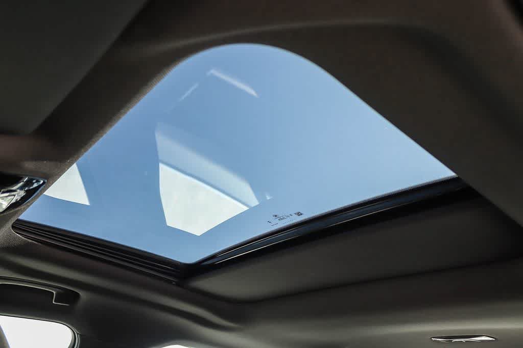 Used 2025 BMW 530i RWD image 25
