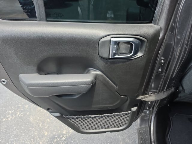 Used 2025 Jeep Gladiator Sport AWD/4WD image 12