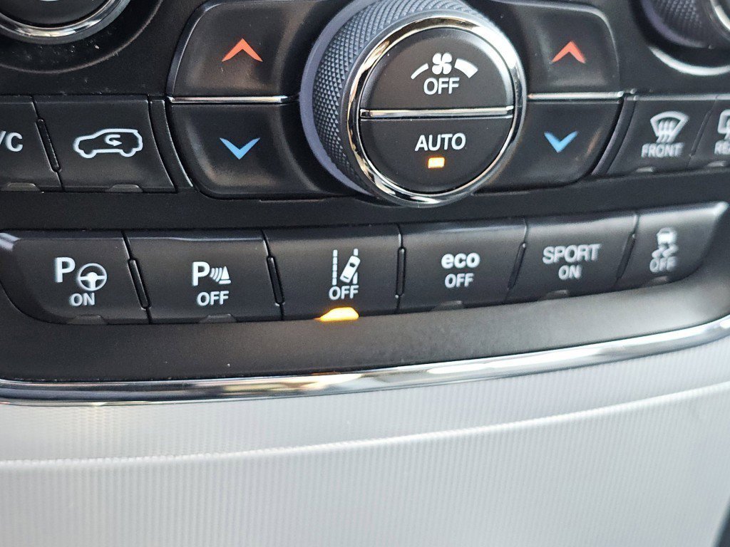 Used 2018 Jeep Grand Cherokee Limited image 12