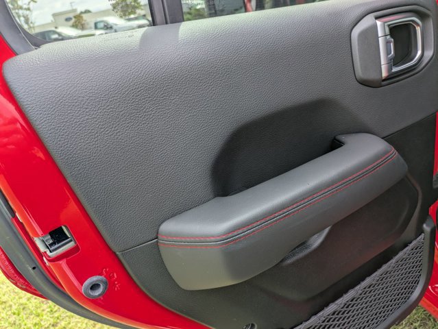 Used 2024 Jeep Wrangler Unlimited Rubicon w/ Technology Group image 27