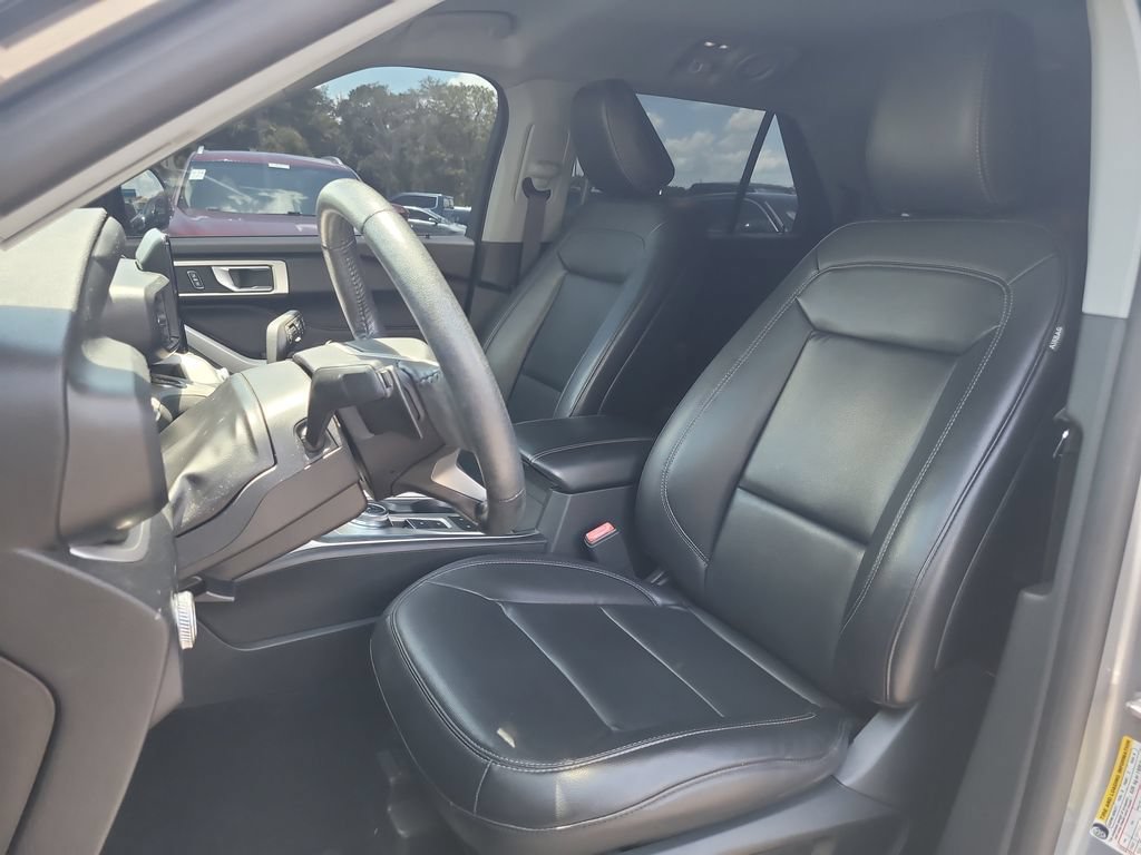 Certified 2020 Ford Explorer XLT w/ Equipment Group 202A RWD image 18