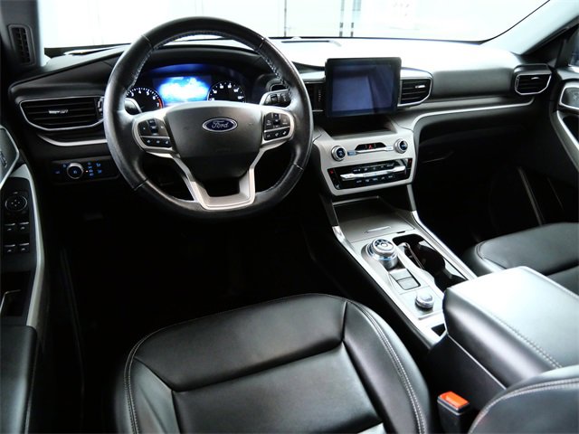 Certified 2022 Ford Explorer XLT w/ Equipment Group 202A image 5