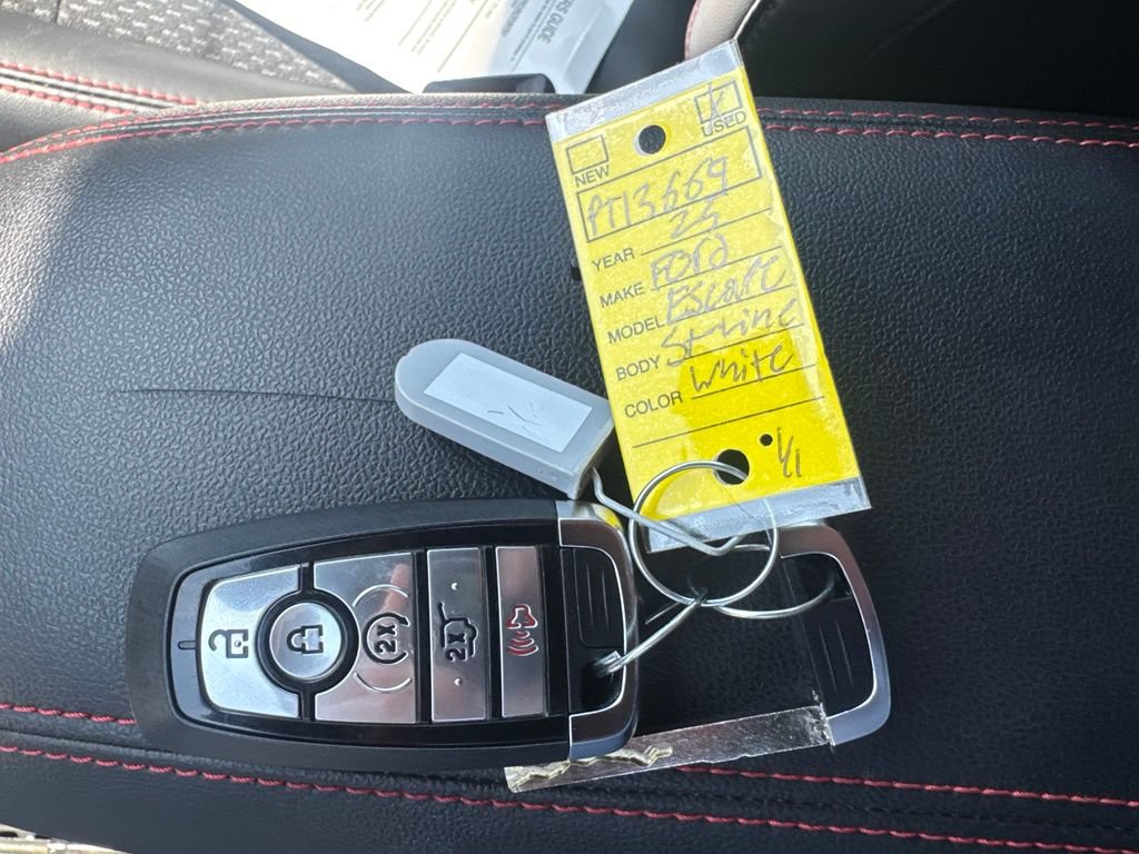 Certified 2023 Ford Escape ST-Line Select AWD/4WD image 12