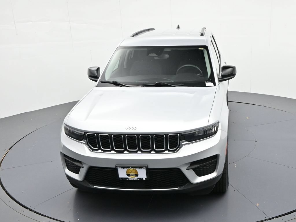 Used 2023 Jeep Grand Cherokee Laredo w/ Luxury Tech Group I AWD/4WD image 15