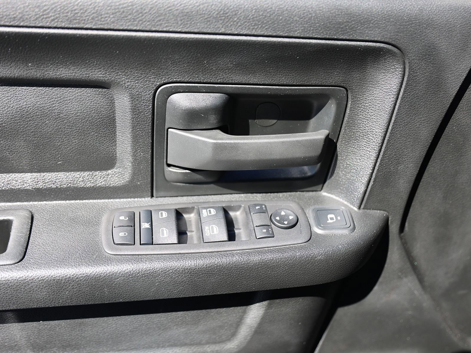 Used 2024 RAM 2500 Tradesman w/ Chrome Appearance Group image 34