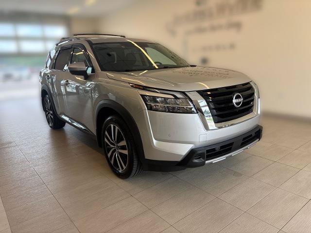 Used 2024 Nissan Pathfinder Platinum FWD image 4