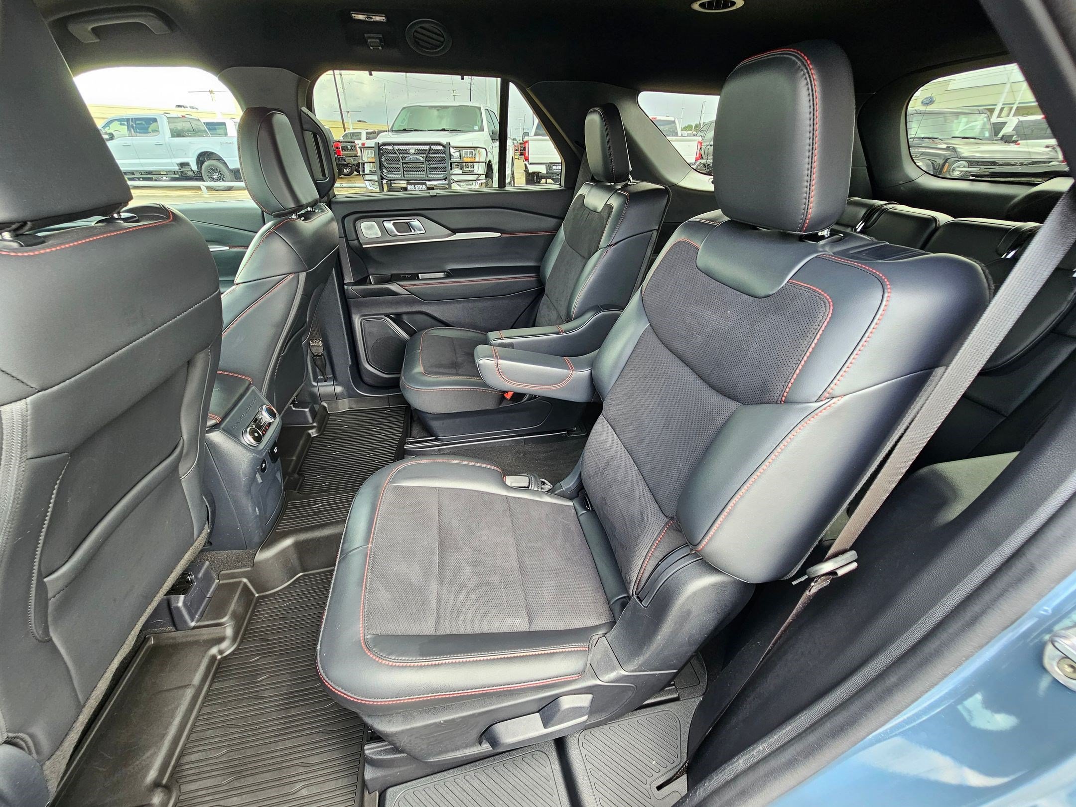 Certified 2025 Ford Explorer ST RWD image 29