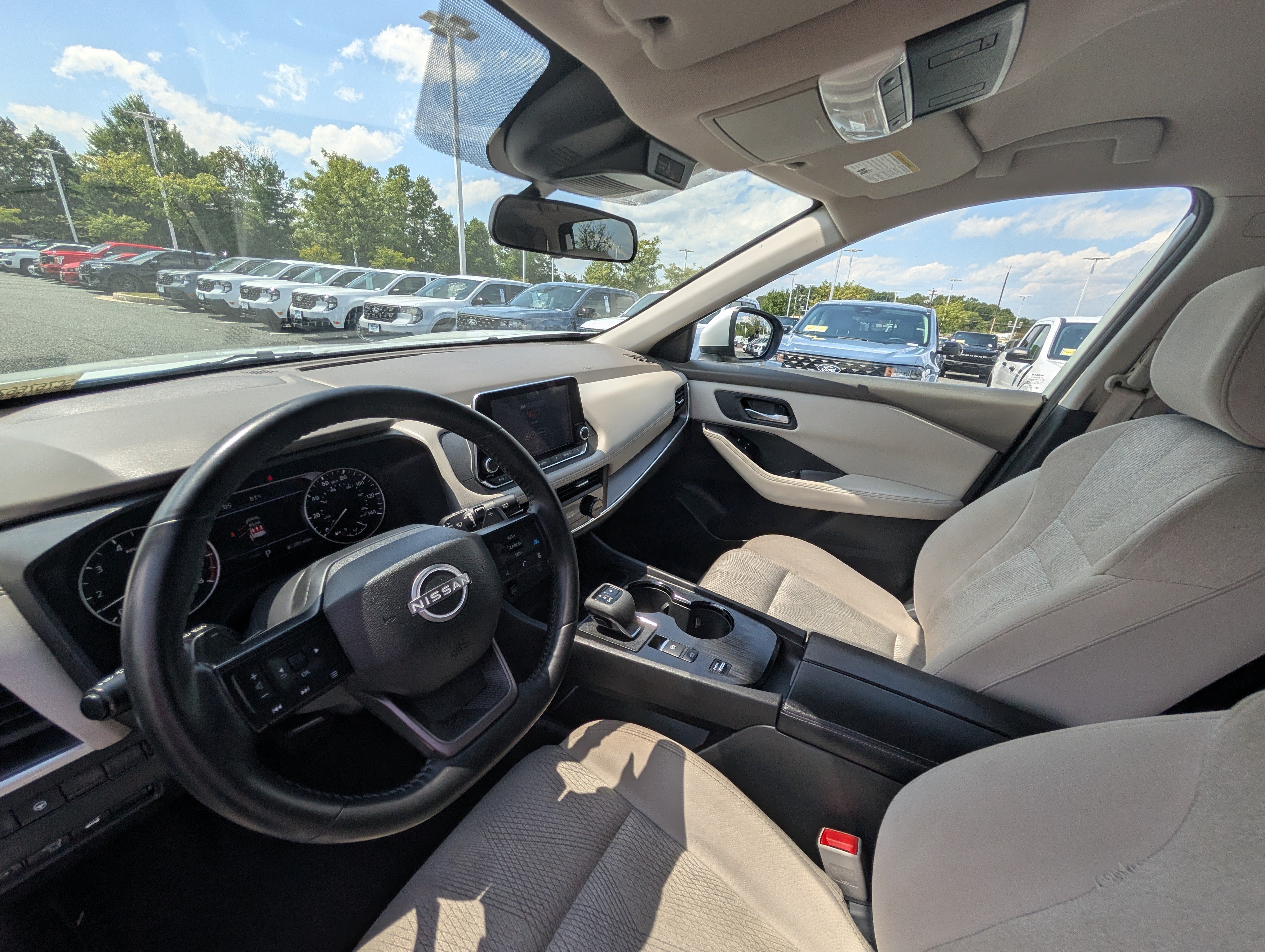 Used 2025 Nissan Rogue SV FWD image 15