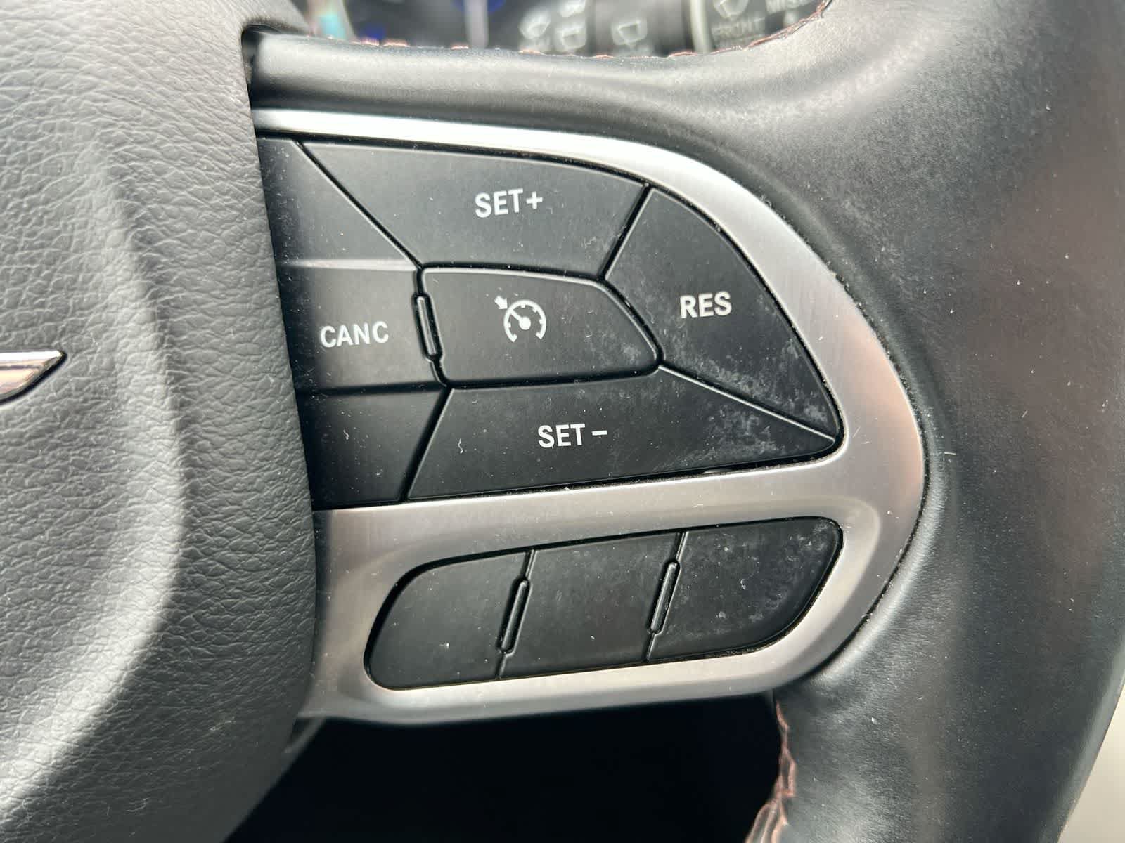 Used 2018 Chrysler Pacifica Touring-L Plus FWD image 24
