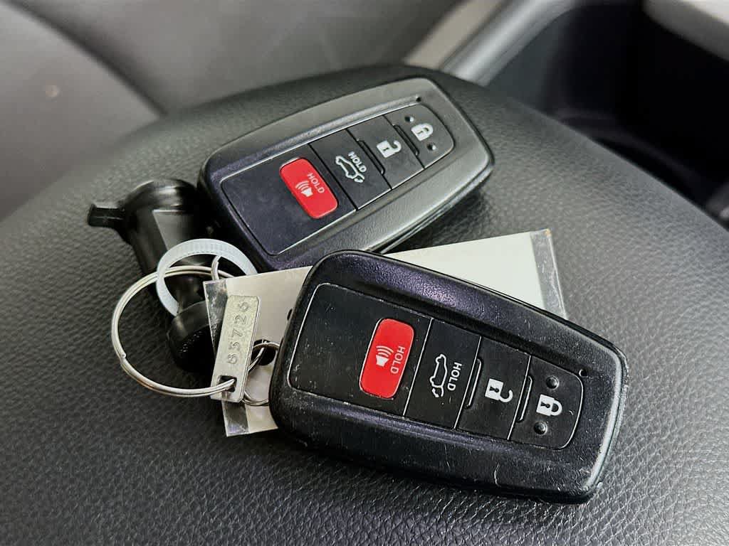 Used 2022 Toyota RAV4 XLE w/ Convenience Package AWD/4WD image 22