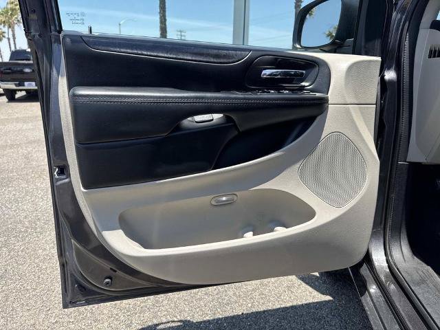 Used 2018 Dodge Grand Caravan SE w/ UConnect Hands-Free Group FWD image 17