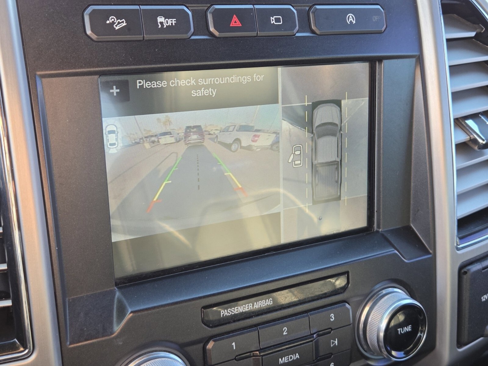 Certified 2018 Ford F150 Platinum w/ Equipment Group 701A Luxury image 22