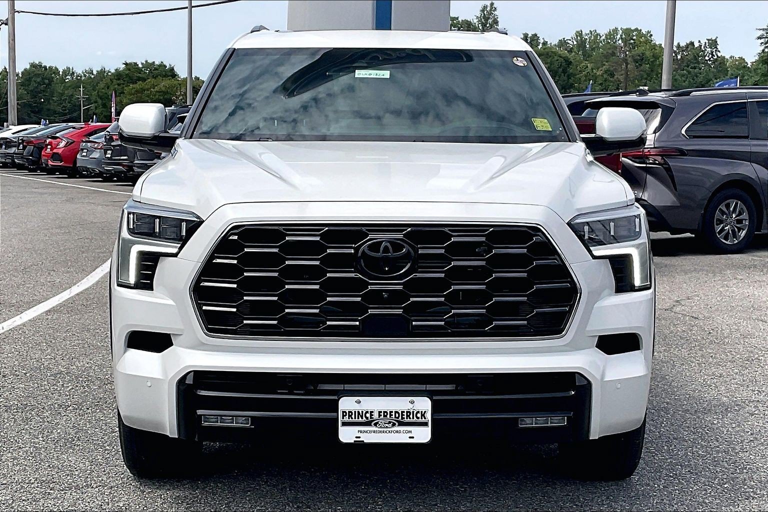 Used 2025 Toyota Sequoia Platinum AWD/4WD image 2