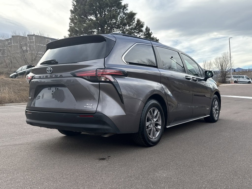 Used 2021 Toyota Sienna XLE image 7