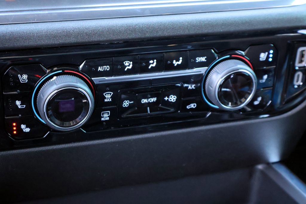 Used 2023 Chevrolet Silverado 1500 High Country w/ Technology Package image 8