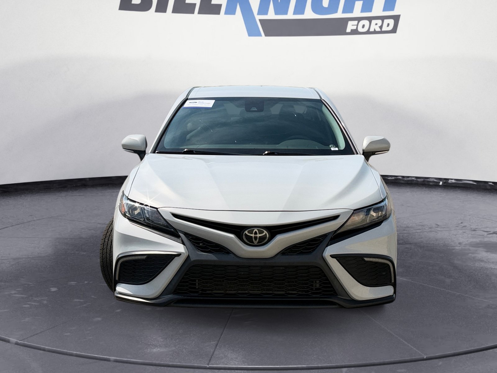 Used 2023 Toyota Camry SE w/ Convenience Package FWD image 8