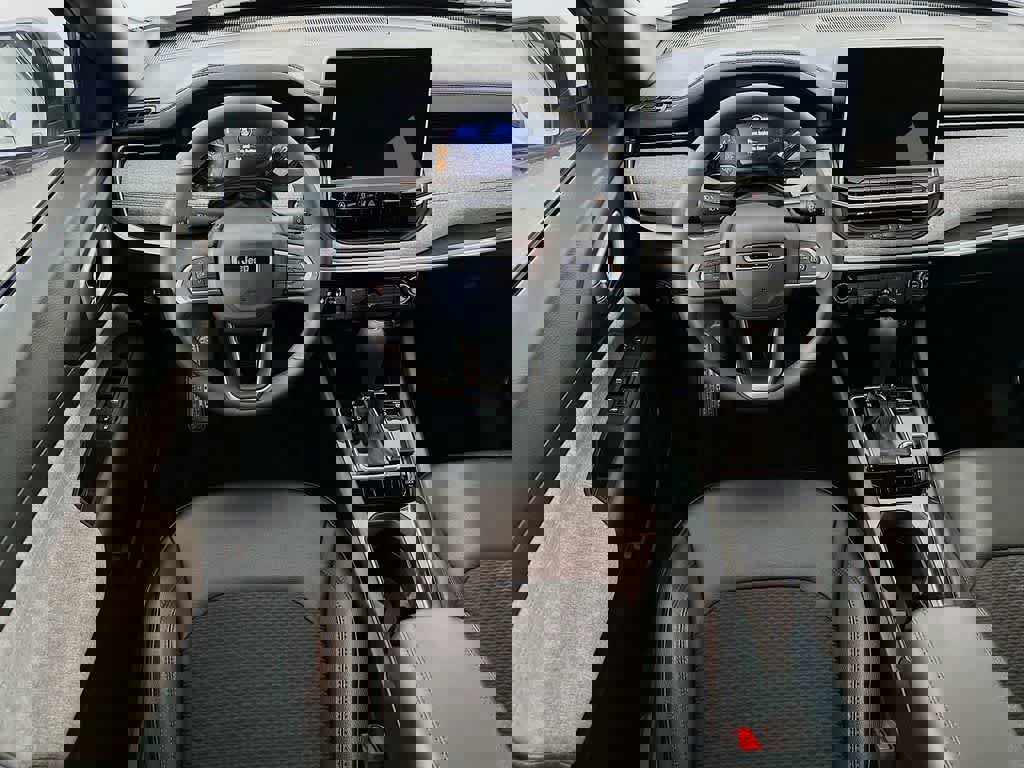 Used 2024 Jeep Compass Latitude image 10