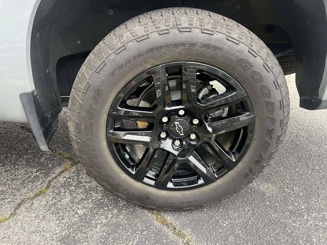 Used 2024 Chevrolet Silverado 1500 Custom w/ Turbomax Blackout Package RWD image 11